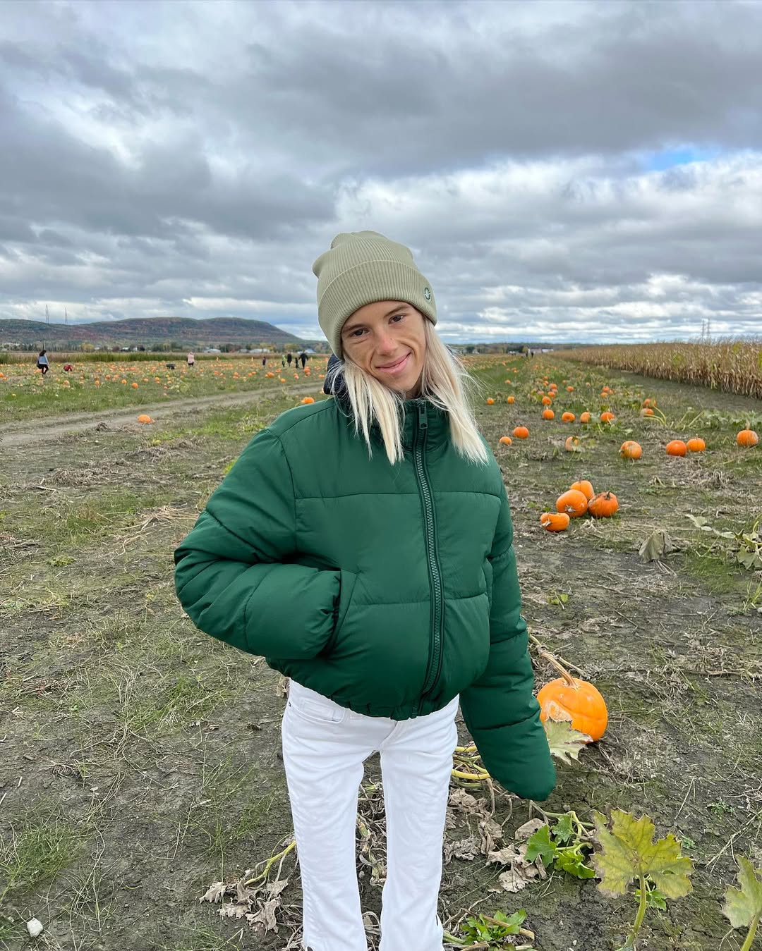 Từ bộ xương kh&ocirc; trở n&ecirc;n tr&agrave;n đầy sức sống: H&agrave;nh tr&igrave;nh chữa l&agrave;nh của c&ocirc; g&aacute;i từng bị c&acirc;n nặng kiểm so&aacute;t cả cuộc đời- Ảnh 1.