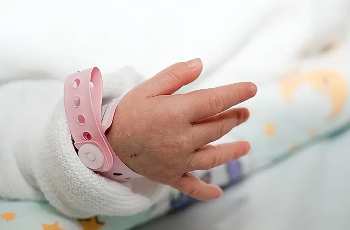 Ng&agrave;y đầu ti&ecirc;n ch&agrave;o đời của em b&eacute; sơ sinh phải vượt 7 CỬA ẢI, bận rộn v&ocirc; c&ugrave;ng đấy mẹ y&ecirc;u ạ!- Ảnh 3.