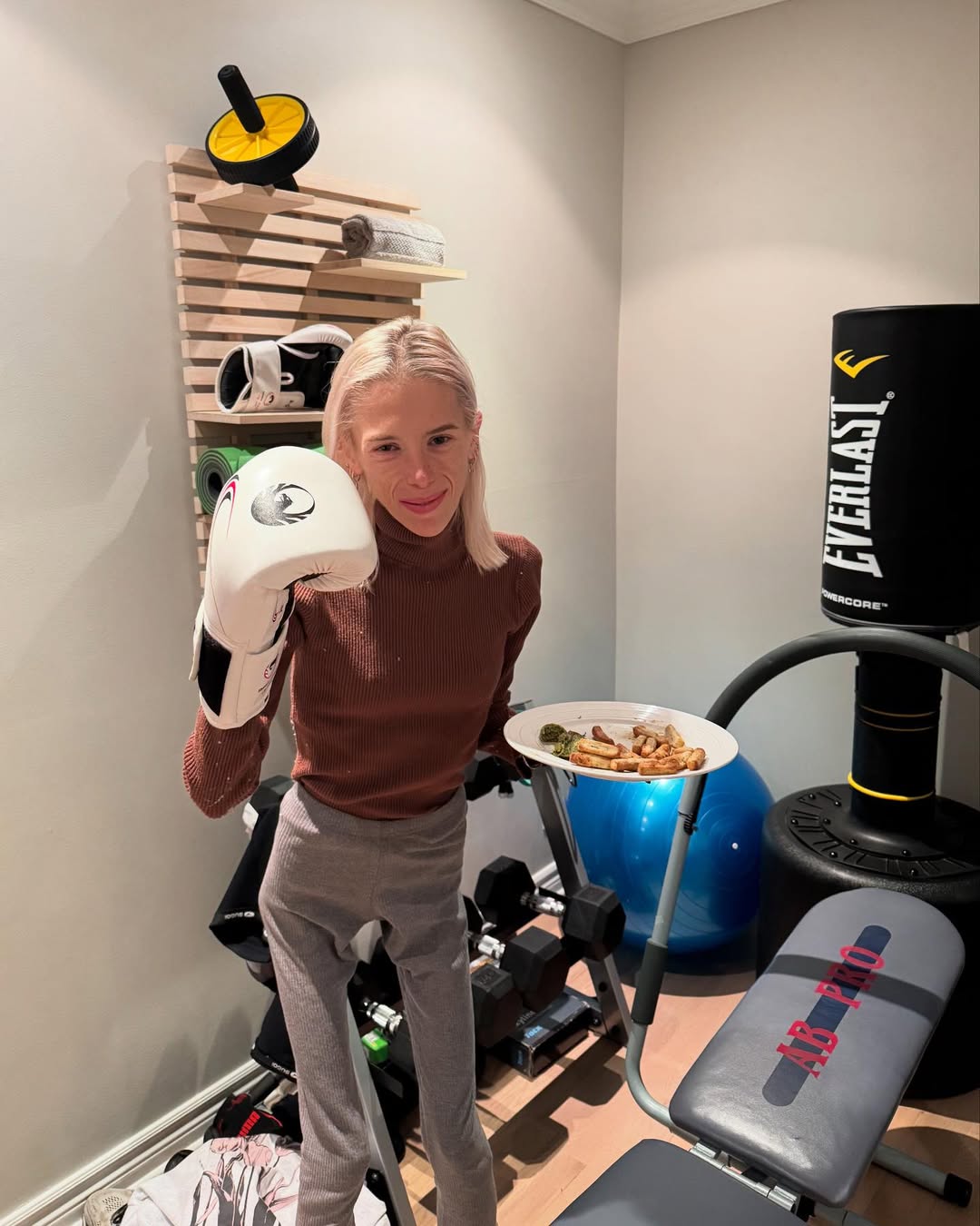 Từ bộ xương kh&ocirc; trở n&ecirc;n tr&agrave;n đầy sức sống: H&agrave;nh tr&igrave;nh chữa l&agrave;nh của c&ocirc; g&aacute;i từng bị c&acirc;n nặng kiểm so&aacute;t cả cuộc đời- Ảnh 3.