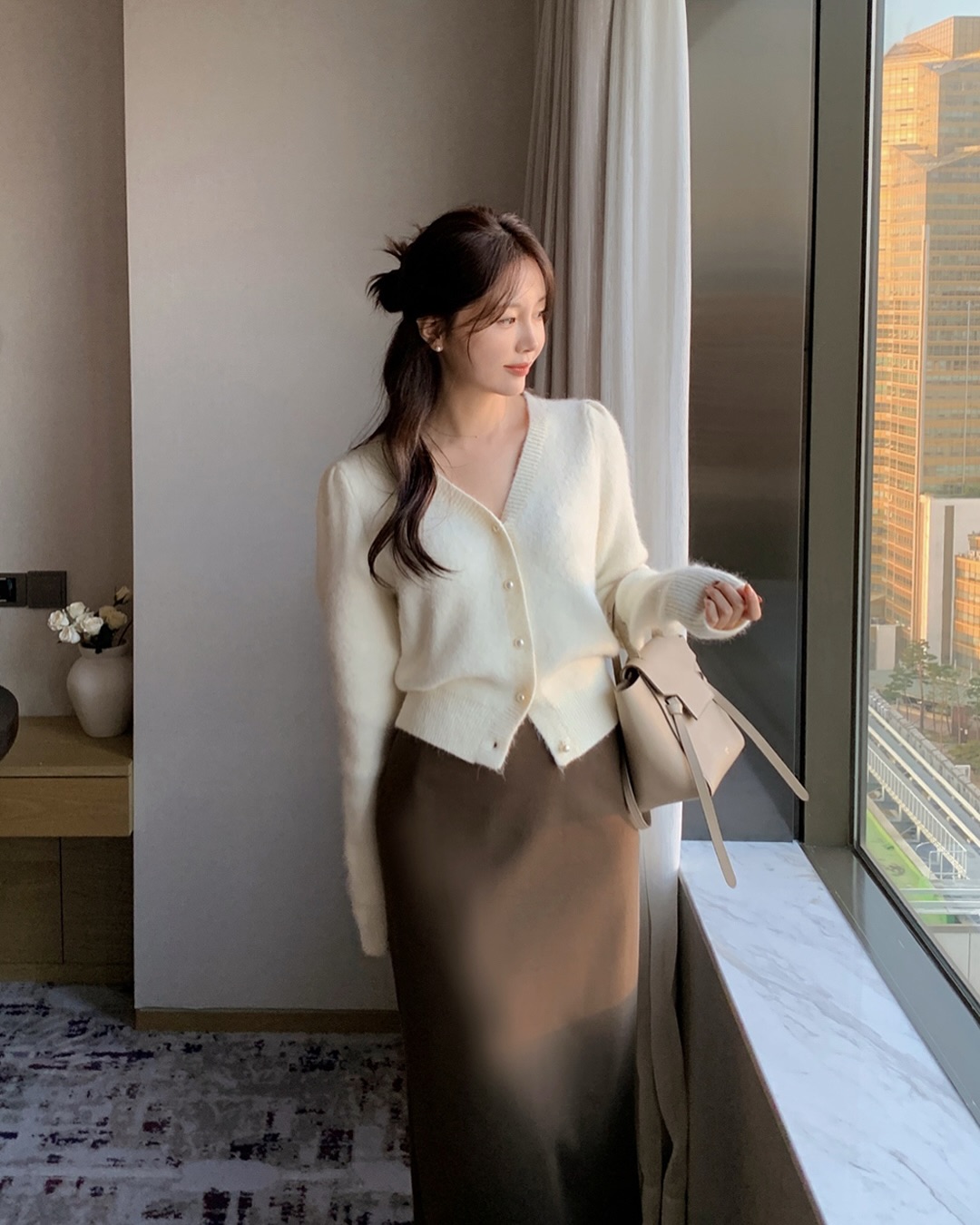 5 Mẫu áo dài tay sành điệu dễ phối đồ , tôn dáng và thời thượng - Ảnh 1. 5 Mẫu áo dài tay sành điệu dễ phối đồ , tôn dáng và thời thượng - Ảnh 1.