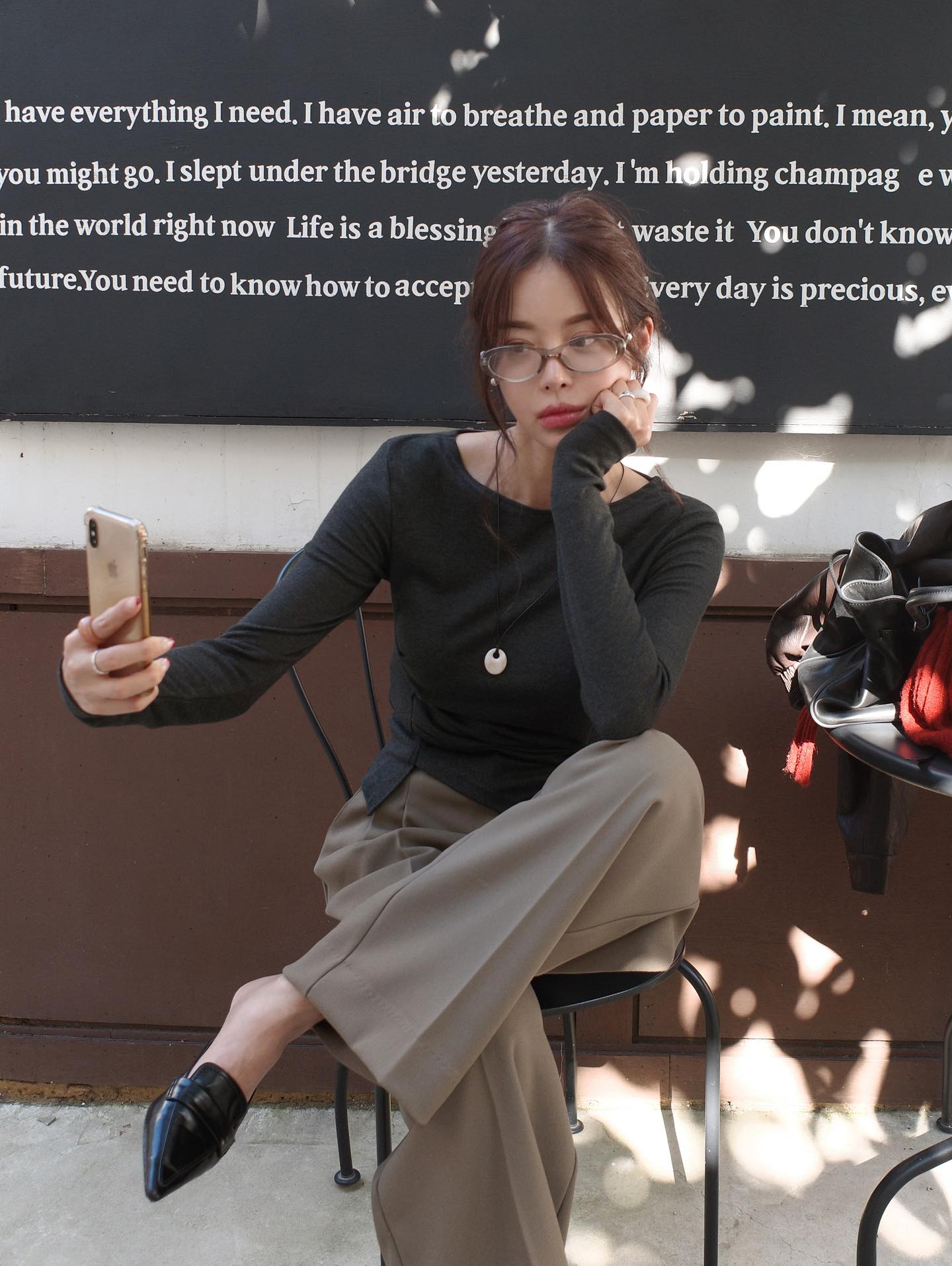 5 Mẫu áo dài tay sành điệu dễ phối đồ , tôn dáng và thời thượng - Ảnh 11. 5 Mẫu áo dài tay sành điệu dễ phối đồ , tôn dáng và thời thượng - Ảnh 11.