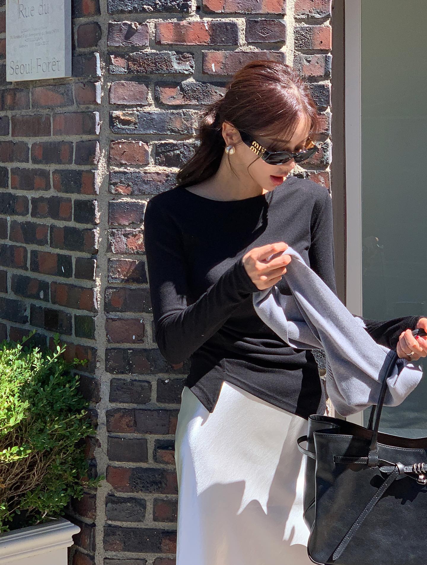 5 Mẫu áo dài tay sành điệu dễ phối đồ , tôn dáng và thời thượng - Ảnh 10. 5 Mẫu áo dài tay sành điệu dễ phối đồ , tôn dáng và thời thượng - Ảnh 10.