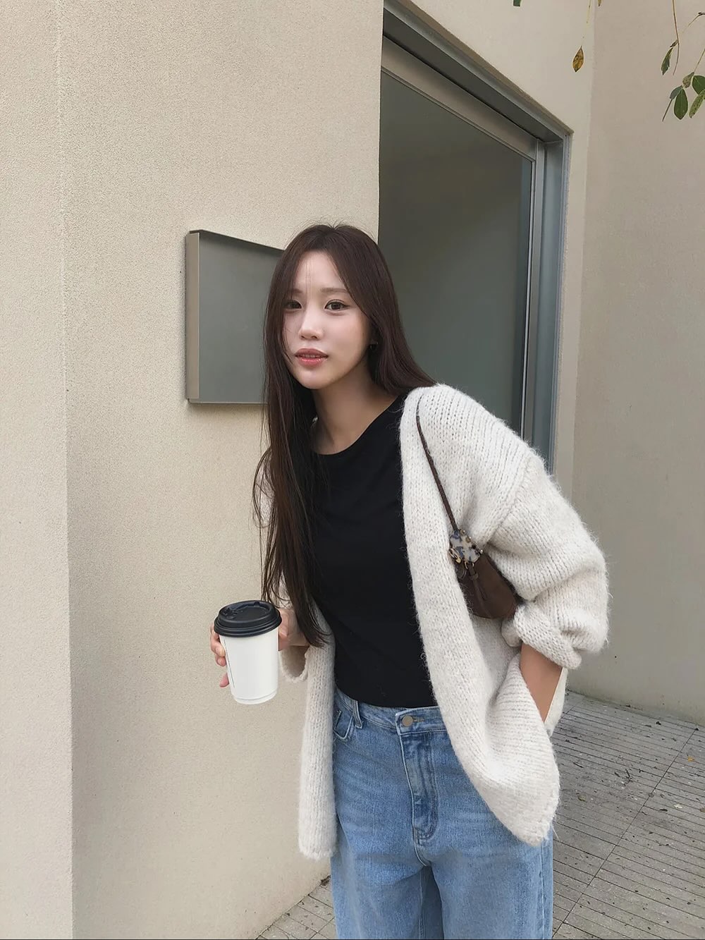 5 Mẫu áo dài tay sành điệu dễ phối đồ , tôn dáng và thời thượng - Ảnh 2. 5 Mẫu áo dài tay sành điệu dễ phối đồ , tôn dáng và thời thượng - Ảnh 2.