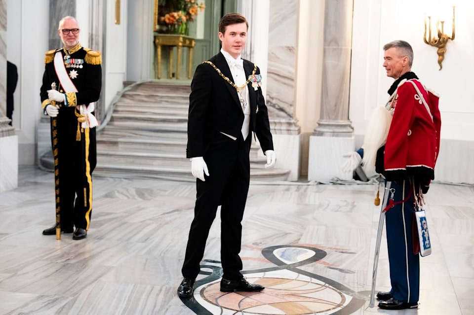 Vương hậu Mary khởi đầu 2026: Diện lại vương miện chế từ thắt lưng cổ, thần thái tuổi 53 khiến ai cũng phải xuýt xoa- Ảnh 4. Vương hậu Mary khởi đầu 2026: Diện lại vương miện chế từ thắt lưng cổ, thần thái tuổi 53 khiến ai cũng phải xuýt xoa- Ảnh 4.