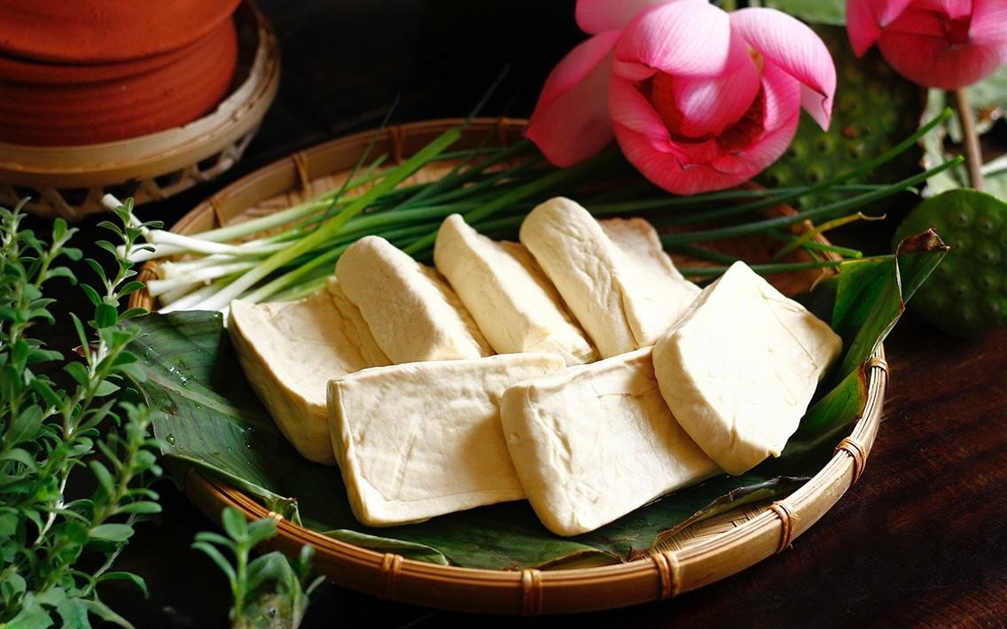 B&eacute; 3 tuổi tử vong, 5 người nhập viện nghi ngộ độc thực phẩm - Ảnh 2.