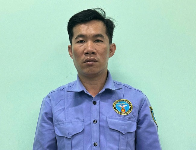 Người đ&agrave;n &ocirc;ng bị bắt v&igrave; h&agrave;nh hung c&ocirc; g&aacute;i tại qu&aacute;n c&agrave; ph&ecirc; ở TPHCM - Ảnh 2.