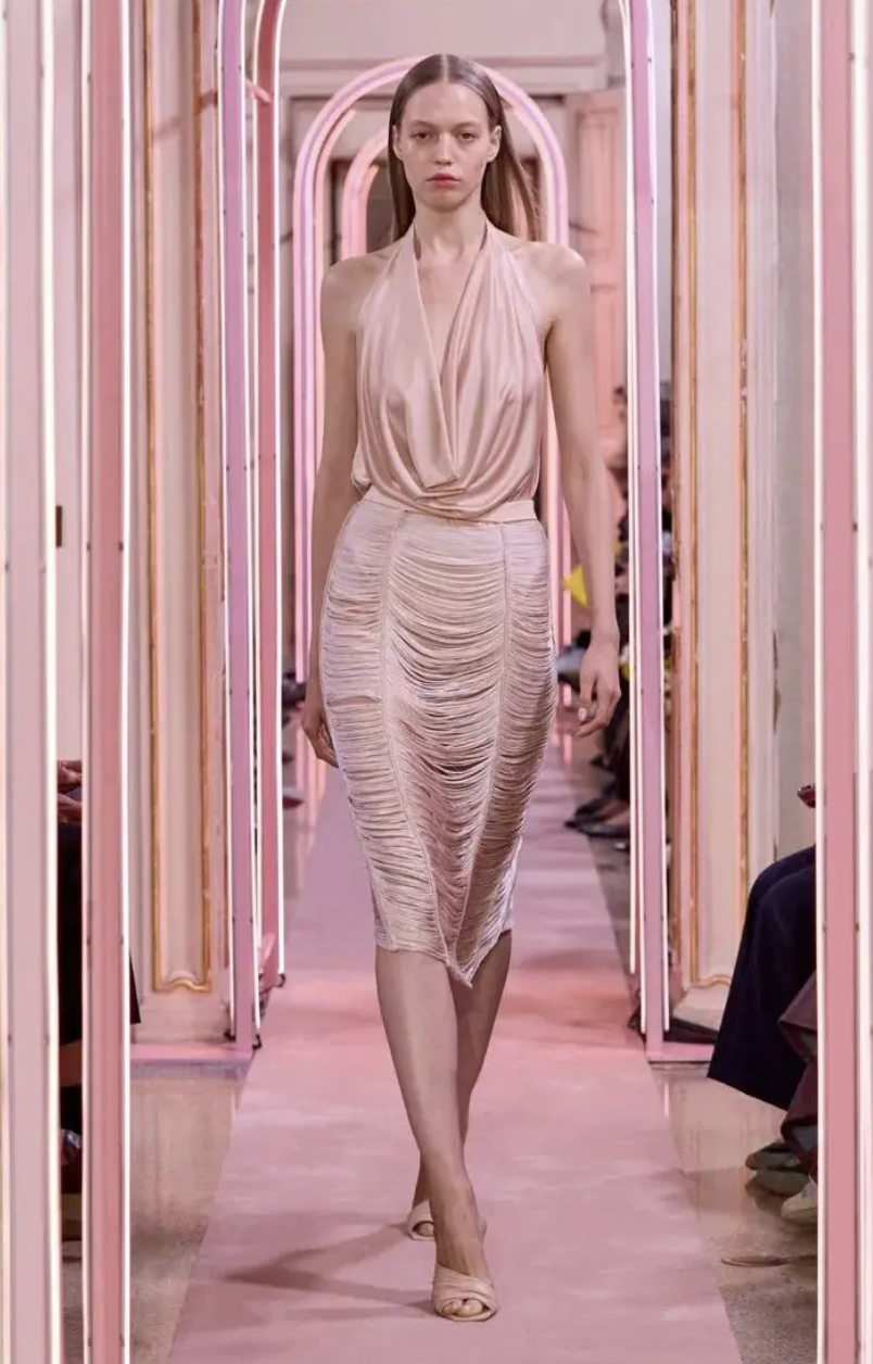 Dự b&aacute;o gam m&agrave;u thời trang Xu&acirc;n H&egrave; 2026: Kh&iacute; chất rực rỡ cho ph&aacute;i đẹp - Ảnh 32.