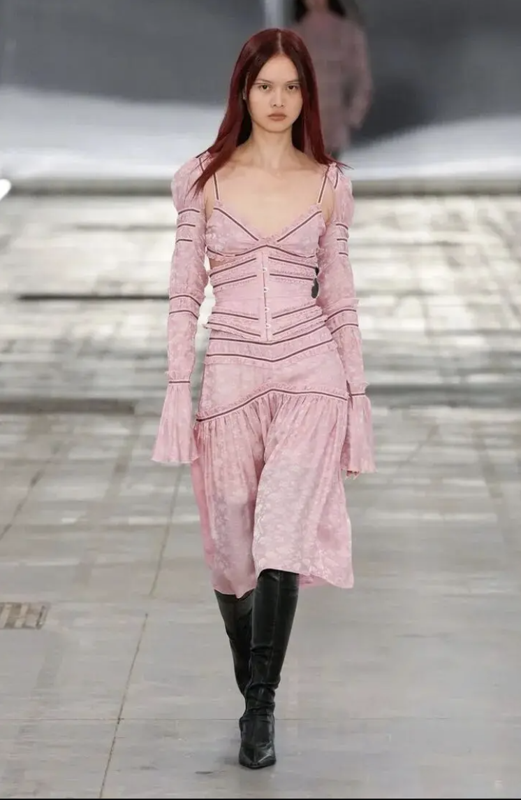 Dự b&aacute;o gam m&agrave;u thời trang Xu&acirc;n H&egrave; 2026: Kh&iacute; chất rực rỡ cho ph&aacute;i đẹp - Ảnh 30.