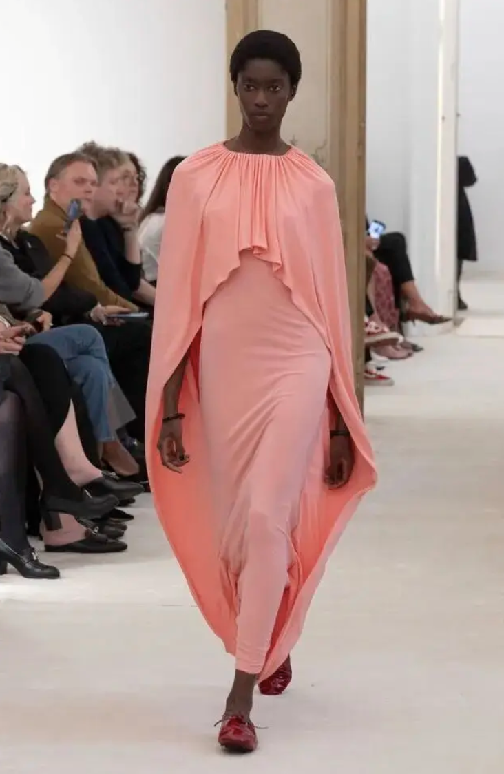 Dự b&aacute;o gam m&agrave;u thời trang Xu&acirc;n H&egrave; 2026: Kh&iacute; chất rực rỡ cho ph&aacute;i đẹp - Ảnh 35.