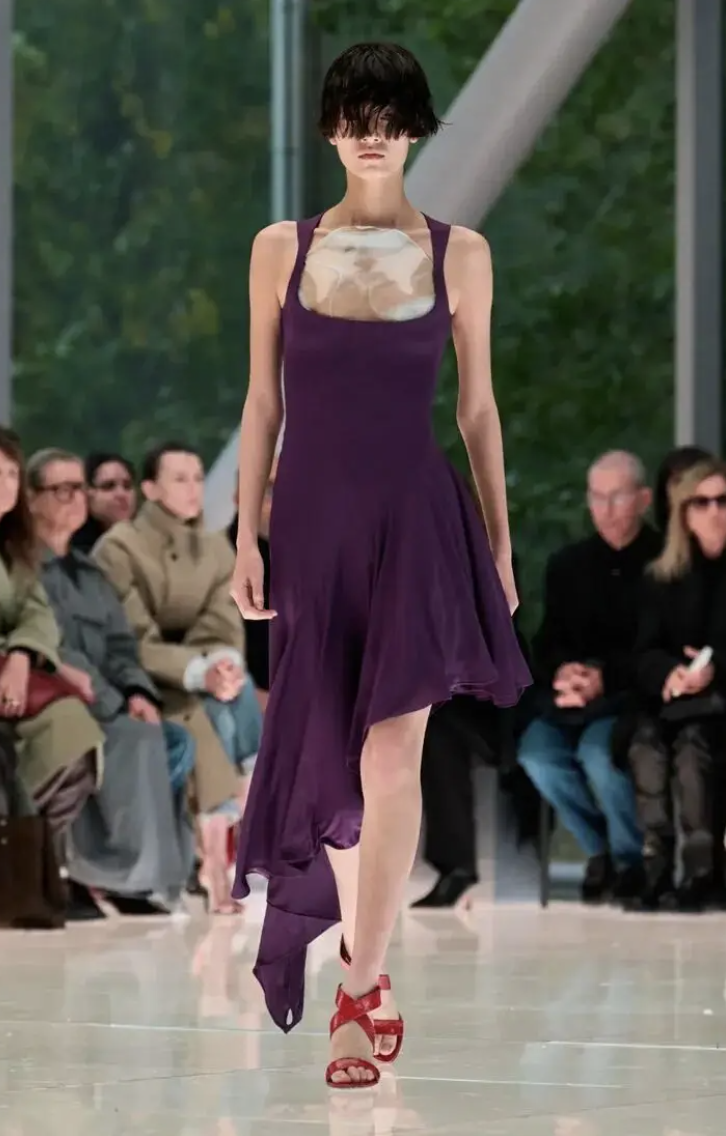 Dự b&aacute;o gam m&agrave;u thời trang Xu&acirc;n H&egrave; 2026: Kh&iacute; chất rực rỡ cho ph&aacute;i đẹp - Ảnh 50.