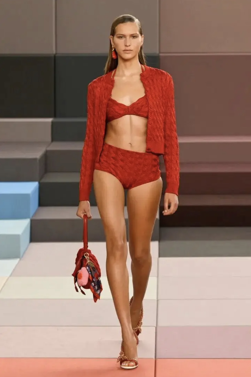 Dự b&aacute;o gam m&agrave;u thời trang Xu&acirc;n H&egrave; 2026: Kh&iacute; chất rực rỡ cho ph&aacute;i đẹp - Ảnh 48.