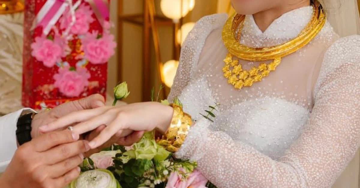 Mang v&agrave;ng cưới kh&ocirc;ng giấy tờ c&oacute; bị tịch thu kh&ocirc;ng? t&igrave;m hiểu ngay h&ocirc;m nay - Ảnh 1.