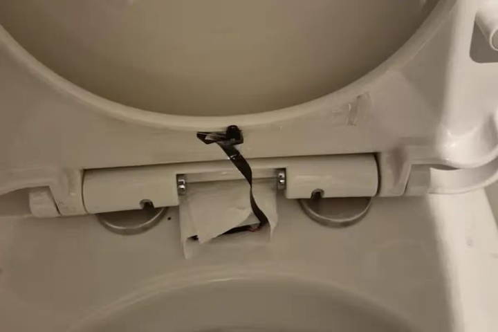 Ph&aacute;t hiện camera quay l&eacute;n trong bồn cầu nh&agrave; h&agrave;ng nổi tiếng g&acirc;y hoang mang năm 2026 - Ảnh 1.