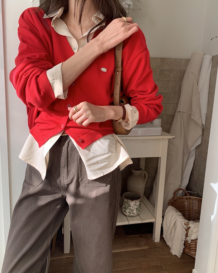 Cách mix áo cardigan sành điệu cho mọi hoàn cảnh trong mùa xuân 2026 - Ảnh 9. Cách mix áo cardigan sành điệu cho mọi hoàn cảnh trong mùa xuân 2026 - Ảnh 9.