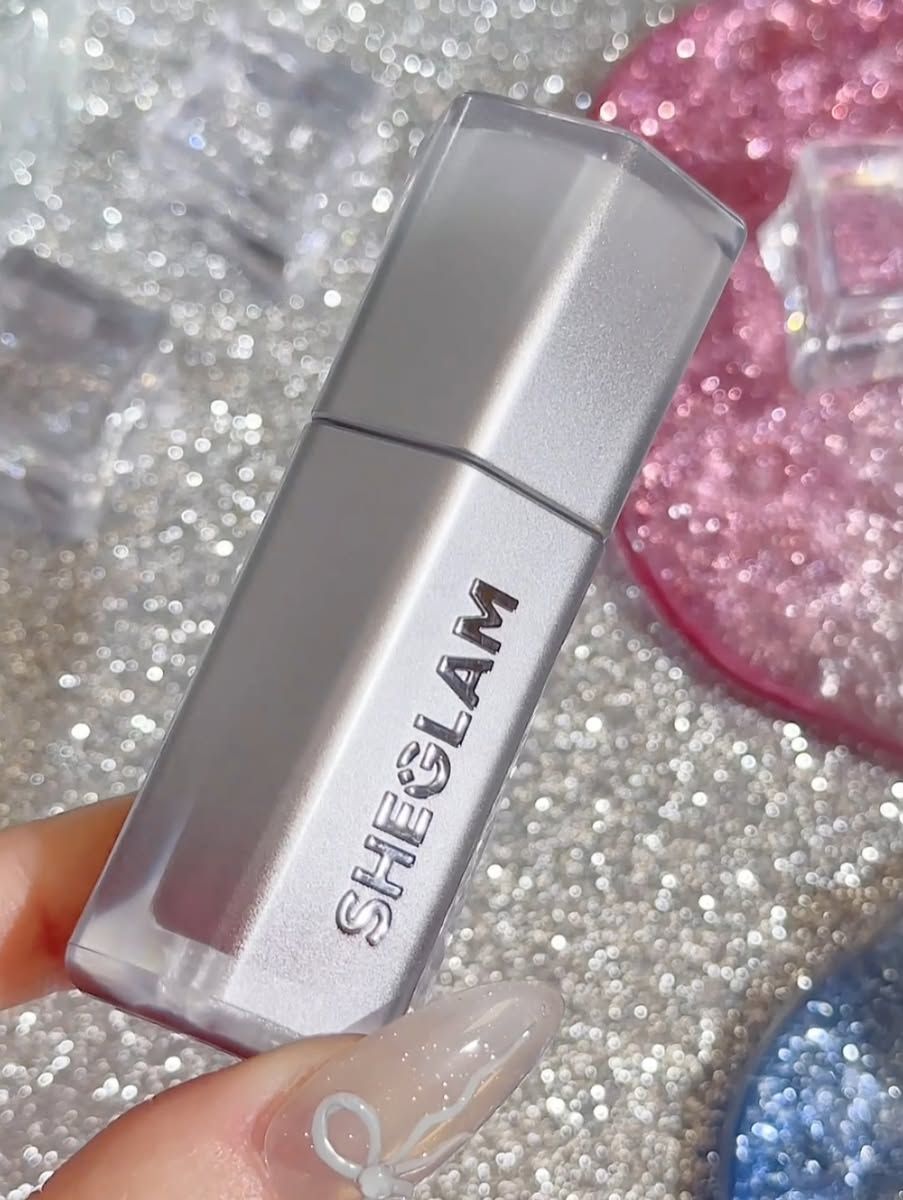 Thỏi son b&oacute;ng l&acirc;u tr&ocirc;i khiến MXH rần rần: M&agrave;u xinh, gi&aacute; chưa đến 150K v&agrave; si&ecirc;u nhiều ưu điểm để bạn th&iacute;ch - Ảnh 3.