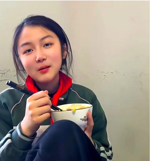 Con xin 40k tiền ti&ecirc;u vặt, mẹ buột miệng hứa cho vui, v&agrave;i ng&agrave;y sau đối mặt với 