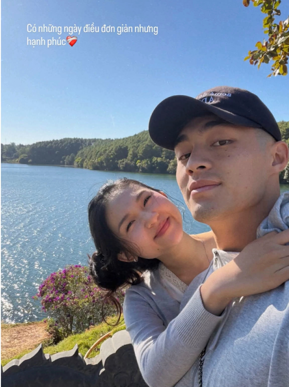 Thủ m&ocirc;n hotboy Trần Trung Ki&ecirc;n trượt tay đăng ảnh bạn g&aacute;i rồi vội xo&aacute;, c&ograve;n bị 