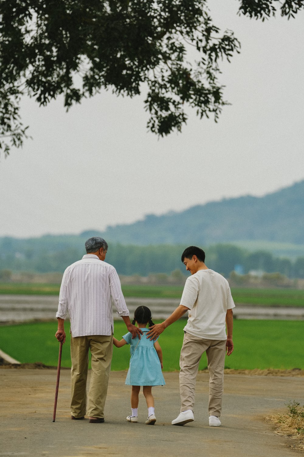 MV &ldquo;Việc lớn&rdquo;: Những nỗ lực của người lớn để con trẻ được 