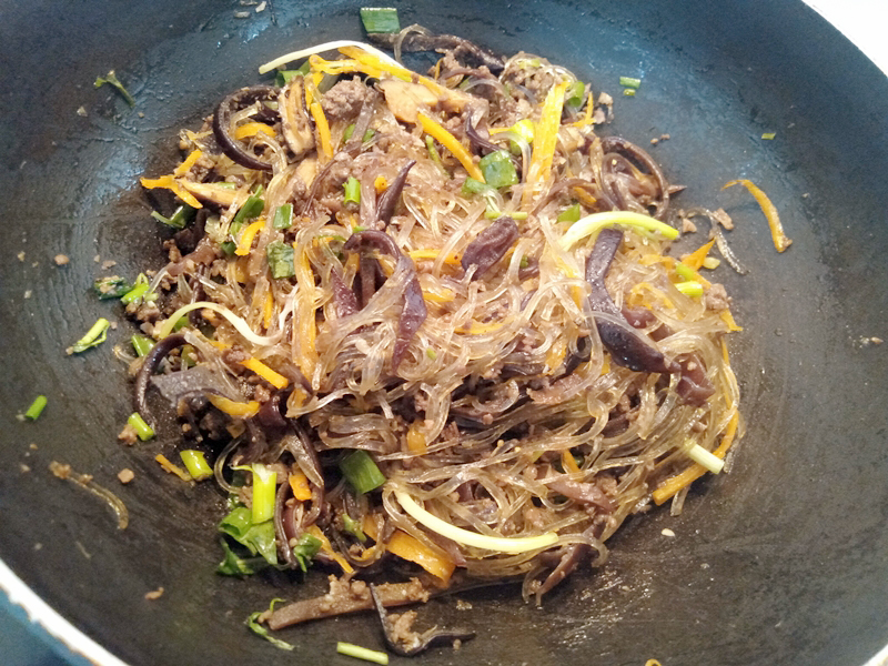 Món miến xào làm theo công thức này cực ngon, cả nhà ai cũng mê!- Ảnh 6. Món miến xào làm theo công thức này cực ngon, cả nhà ai cũng mê!- Ảnh 6.