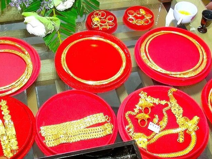 Mang v&agrave;ng cưới kh&ocirc;ng giấy tờ c&oacute; bị tịch thu kh&ocirc;ng? t&igrave;m hiểu ngay h&ocirc;m nay - Ảnh 2.