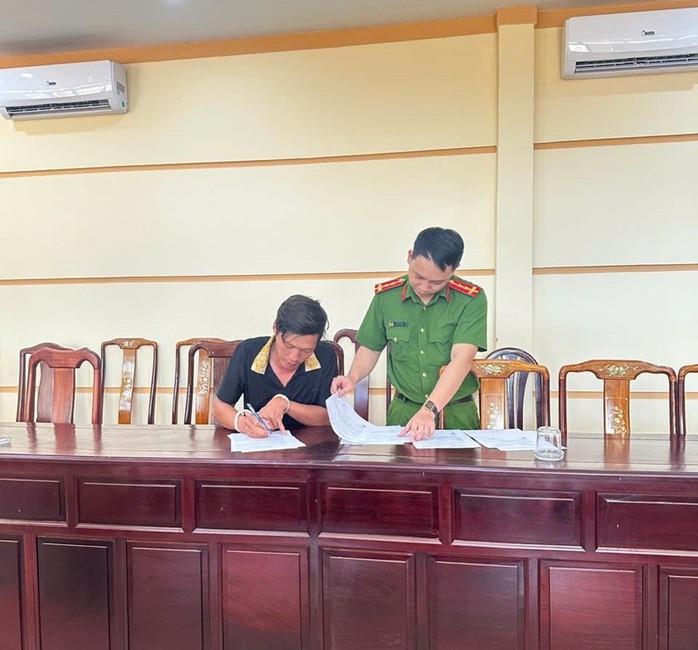 Nh&acirc;n vi&ecirc;n giao h&agrave;ng nhanh chiếm đoạt t&agrave;i sản gần 275 triệu Đồng năm 2026 - Ảnh 1.