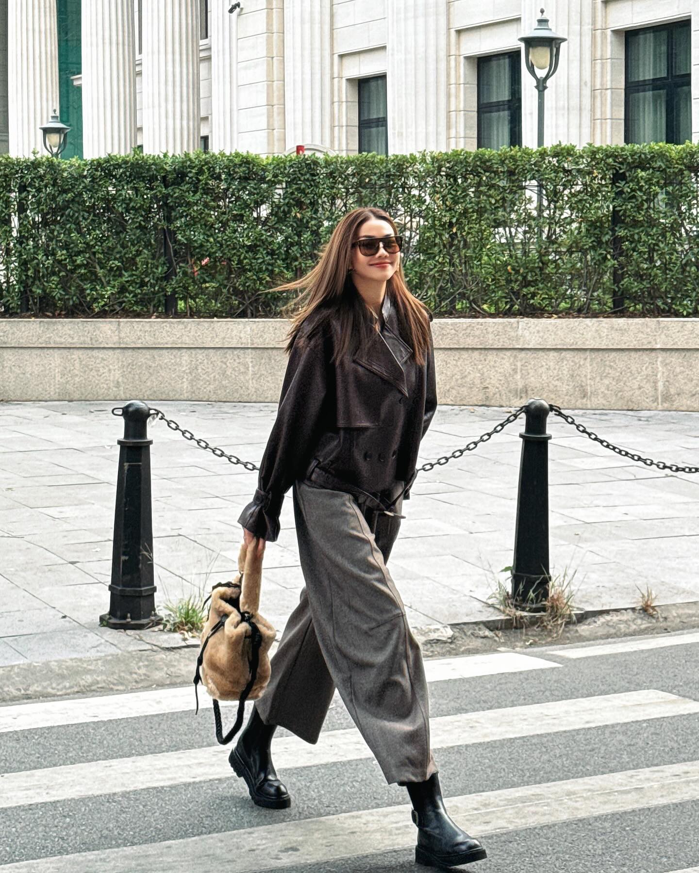 4 Mẫu áo khoác hack tuổi tuyệt vời cho phụ nữ ngòai 40 năm 2026 - Ảnh 1. 4 Mẫu áo khoác hack tuổi tuyệt vời cho phụ nữ ngòai 40 năm 2026 - Ảnh 1.