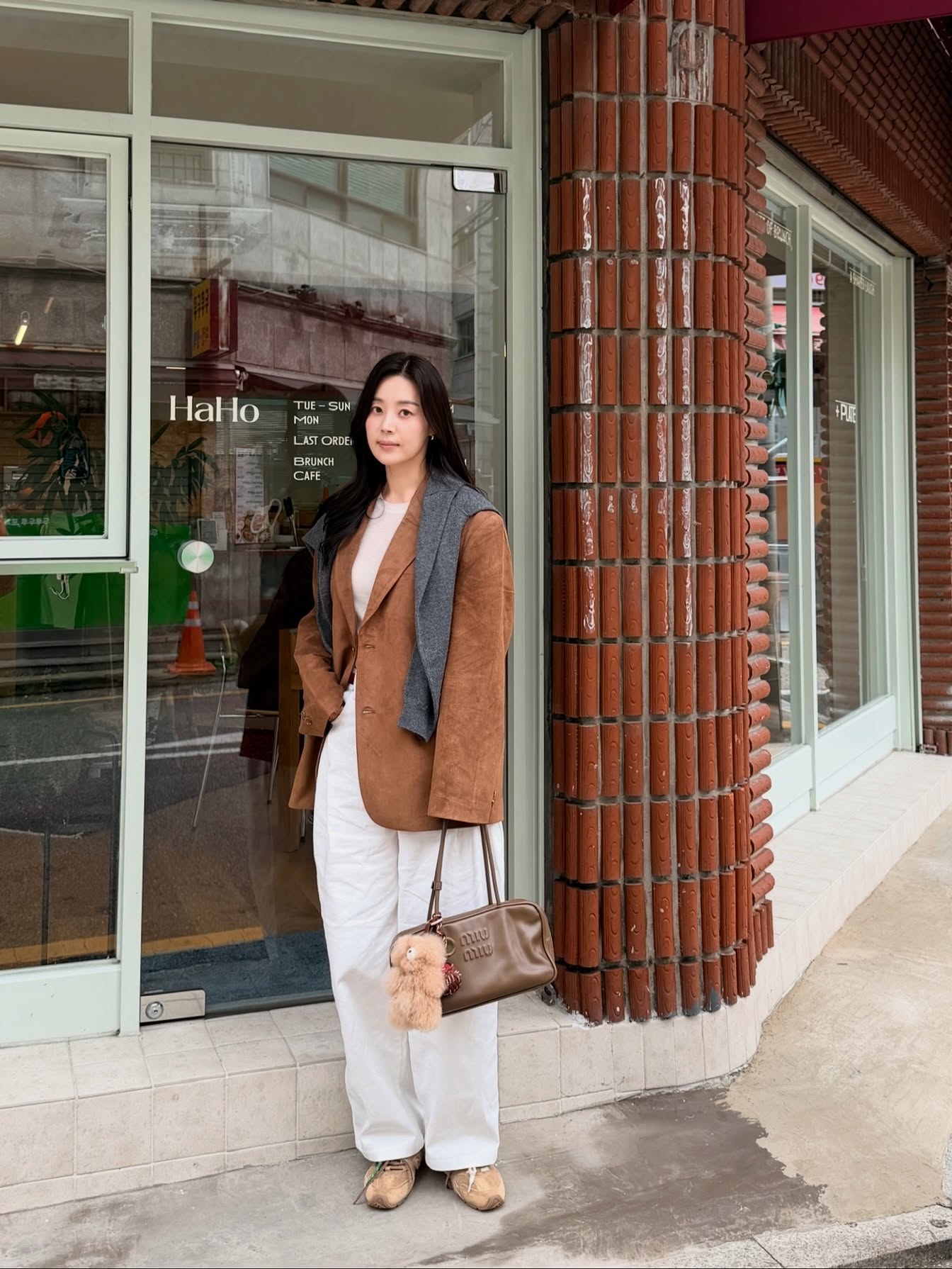 4 Mẫu áo khoác hack tuổi tuyệt vời cho phụ nữ ngòai 40 năm 2026 - Ảnh 7. 4 Mẫu áo khoác hack tuổi tuyệt vời cho phụ nữ ngòai 40 năm 2026 - Ảnh 7.