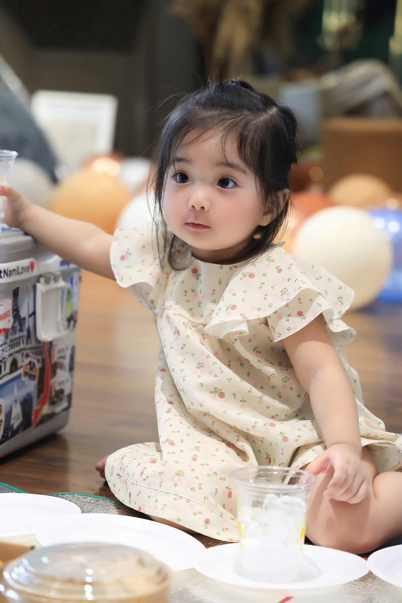 Cả nhà Khánh Thi - Phan Hiển rủ nhau chụp ảnh Tết, bé út Lisa gây sốt vì xinh như công chúa- Ảnh 15. Cả nhà Khánh Thi - Phan Hiển rủ nhau chụp ảnh Tết, bé út Lisa gây sốt vì xinh như công chúa- Ảnh 15.