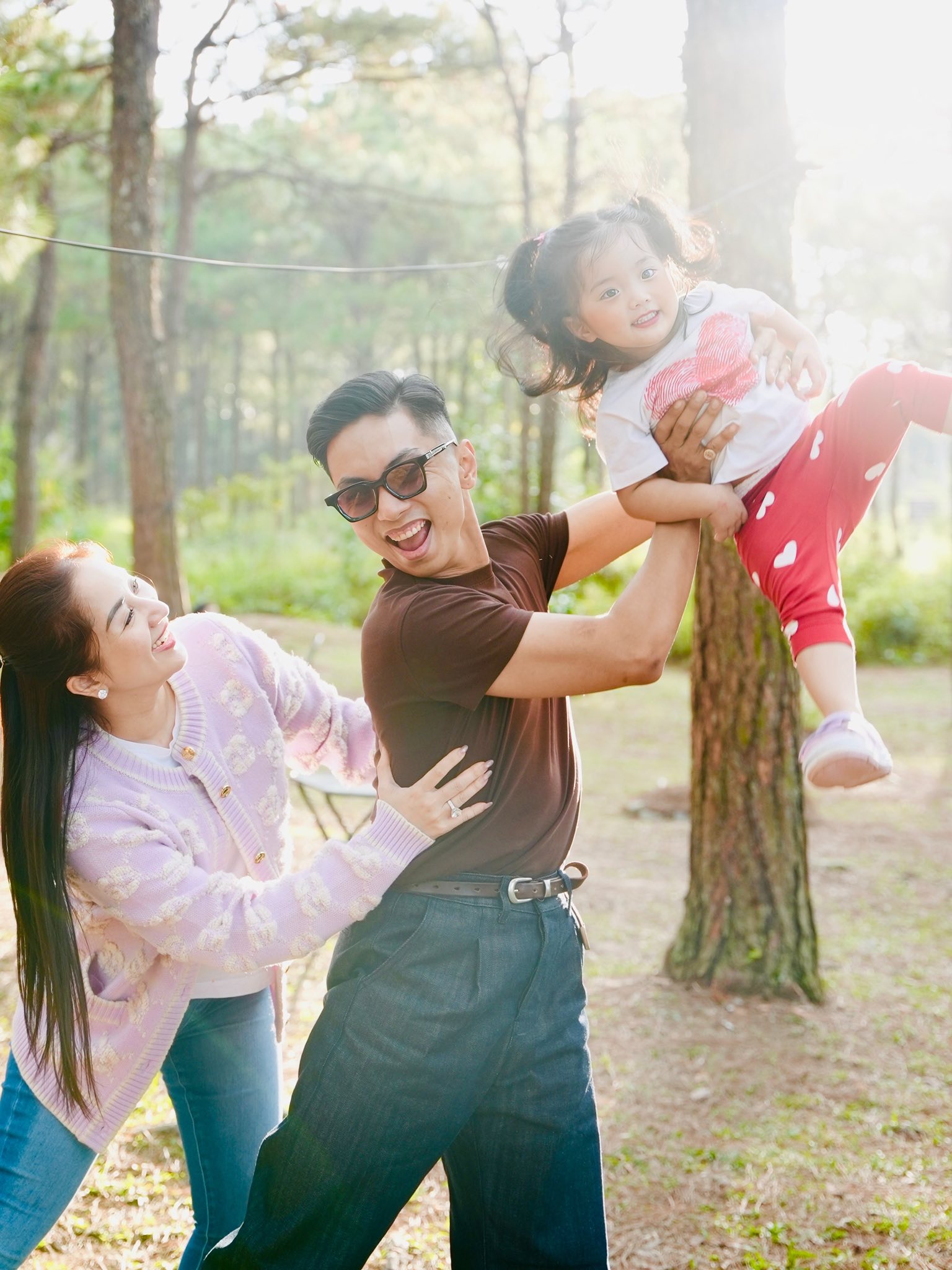 Cả nhà Khánh Thi - Phan Hiển rủ nhau chụp ảnh Tết, bé út Lisa gây sốt vì xinh như công chúa- Ảnh 16. Cả nhà Khánh Thi - Phan Hiển rủ nhau chụp ảnh Tết, bé út Lisa gây sốt vì xinh như công chúa- Ảnh 16.