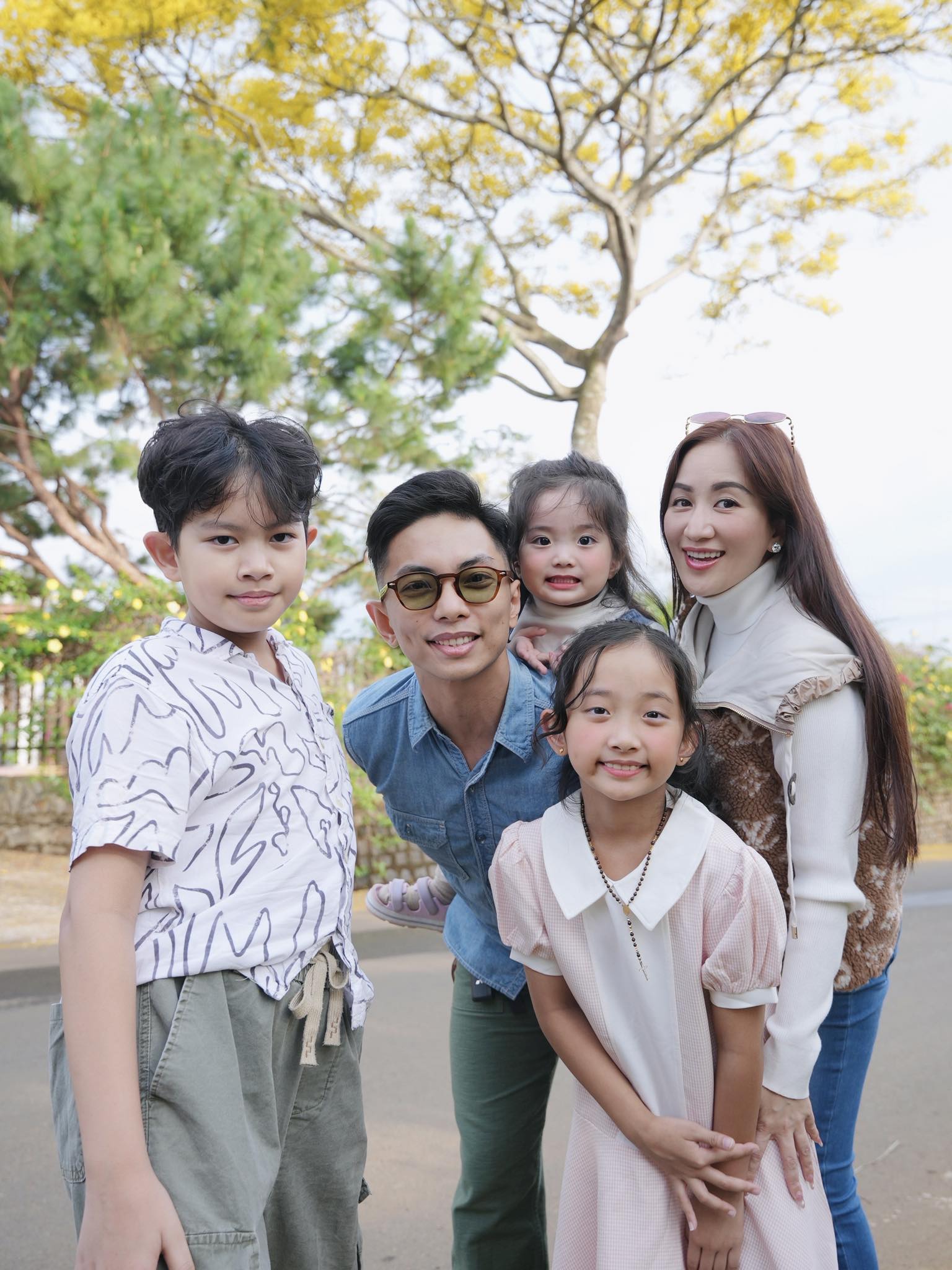 Cả nhà Khánh Thi - Phan Hiển rủ nhau chụp ảnh Tết, bé út Lisa gây sốt vì xinh như công chúa- Ảnh 17. Cả nhà Khánh Thi - Phan Hiển rủ nhau chụp ảnh Tết, bé út Lisa gây sốt vì xinh như công chúa- Ảnh 17.