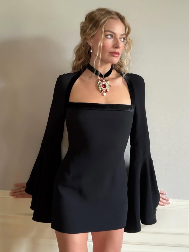 Barbie đời thực cũng khổ như b&uacute;p b&ecirc;: Nh&igrave;n b&agrave;n ch&acirc;n dị dạng v&igrave; gi&agrave;y cao g&oacute;t m&agrave; đau d&ugrave;m- Ảnh 2.