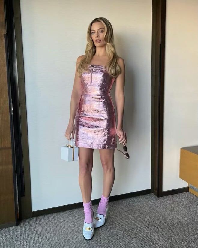 Barbie đời thực cũng khổ như b&uacute;p b&ecirc;: Nh&igrave;n b&agrave;n ch&acirc;n dị dạng v&igrave; gi&agrave;y cao g&oacute;t m&agrave; đau d&ugrave;m- Ảnh 10.