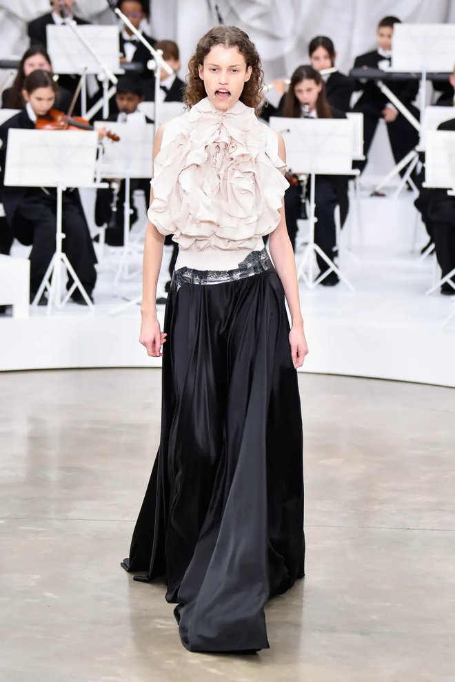 Kylie Jenner chán khoe ngực, chuyển sang khoe phần dưới- Ảnh 4. Kylie Jenner chán khoe ngực, chuyển sang khoe phần dưới- Ảnh 4.