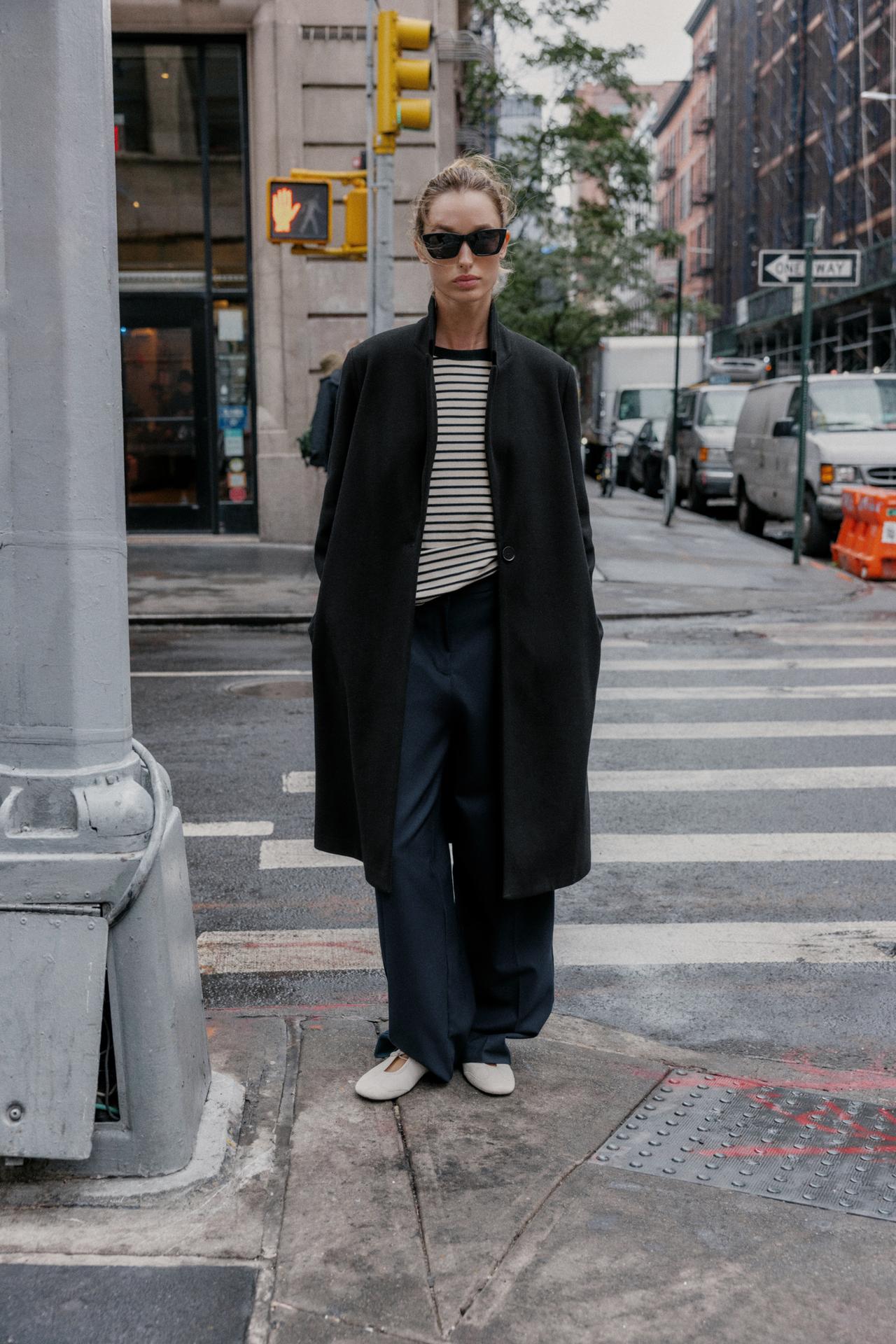 C&ocirc;ng thức d&agrave;i + d&agrave;i cho street style 2026: Sang trọng bất ngờ từ sự thỏai m&aacute;i - Ảnh 44.