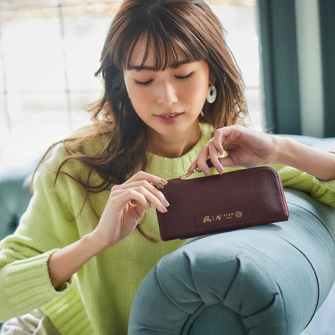 Phong thủy v&iacute; tiền 2026: M&agrave;u đỏ chưa chắc đ&atilde; tốt, đ&acirc;y mới l&agrave; m&agrave;u sắc gi&uacute;p 12 con gi&aacute;p 