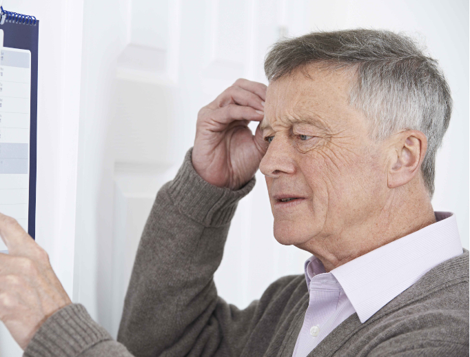 Khi người th&acirc;n hay qu&ecirc;n, ch&uacute;ng ta lại nghĩ đ&oacute; l&agrave; &ldquo;gi&agrave; rồi&rdquo; m&agrave; bỏ qua bệnh Alzheimer: Đừng chủ quan với 5 thay đổi n&agrave;y- Ảnh 4.