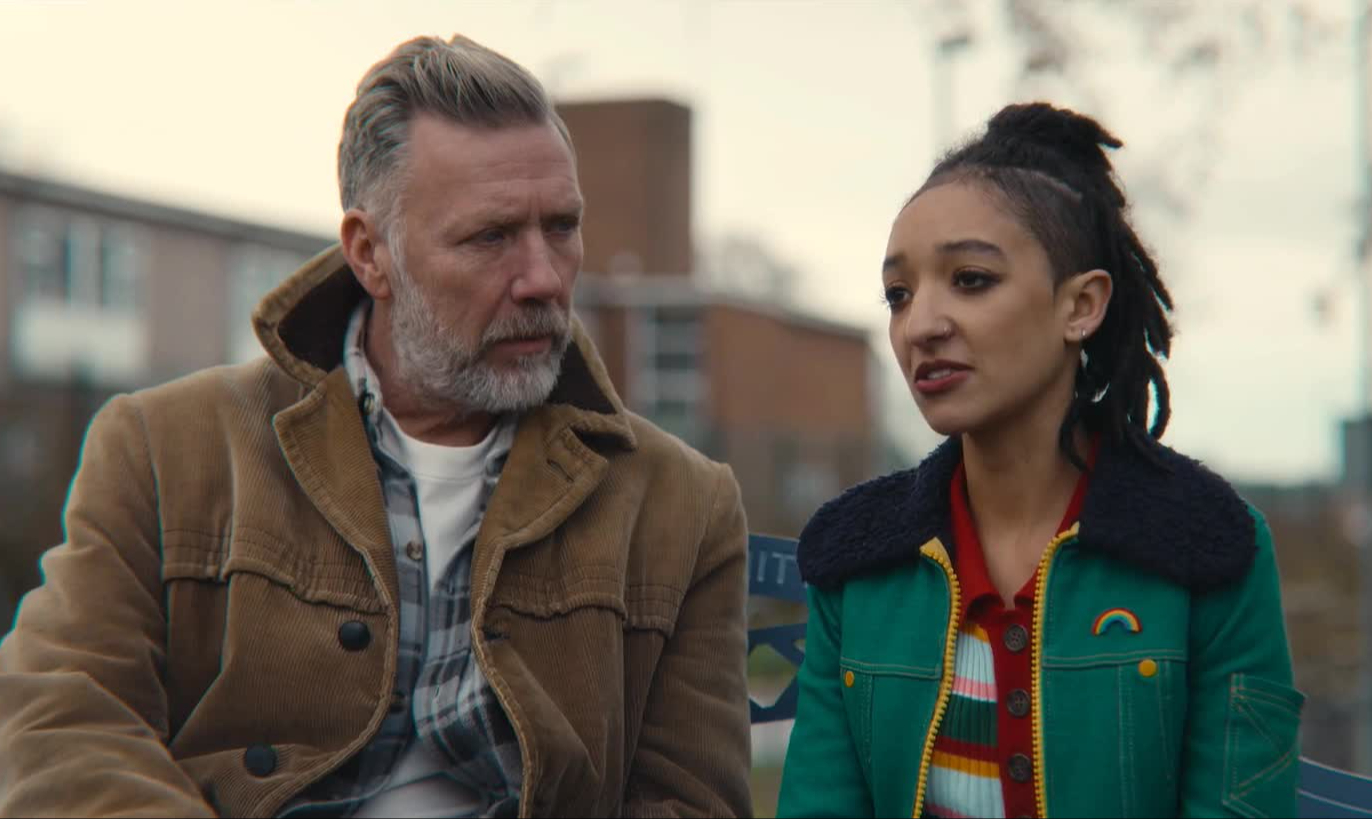 Xem phim Sex Education, t&ocirc;i tỉnh ngộ: h&oacute;a ra gia đ&igrave;nh tan vỡ kh&ocirc;ng đồng nghĩa với mất tất cả!- Ảnh 1.