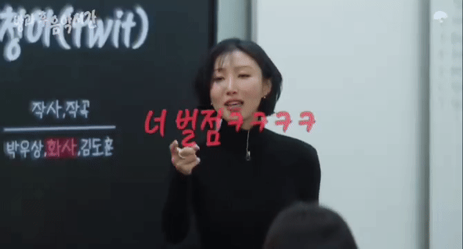 Hwasa đứng hình khi bị hỏi về mối quan hệ với rapper đã có vợ - Ảnh 3. Hwasa đứng hình khi bị hỏi về mối quan hệ với rapper đã có vợ - Ảnh 3.