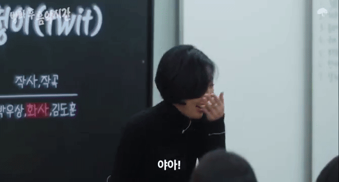 Hwasa đứng hình khi bị hỏi về mối quan hệ với rapper đã có vợ - Ảnh 1. Hwasa đứng hình khi bị hỏi về mối quan hệ với rapper đã có vợ - Ảnh 1.