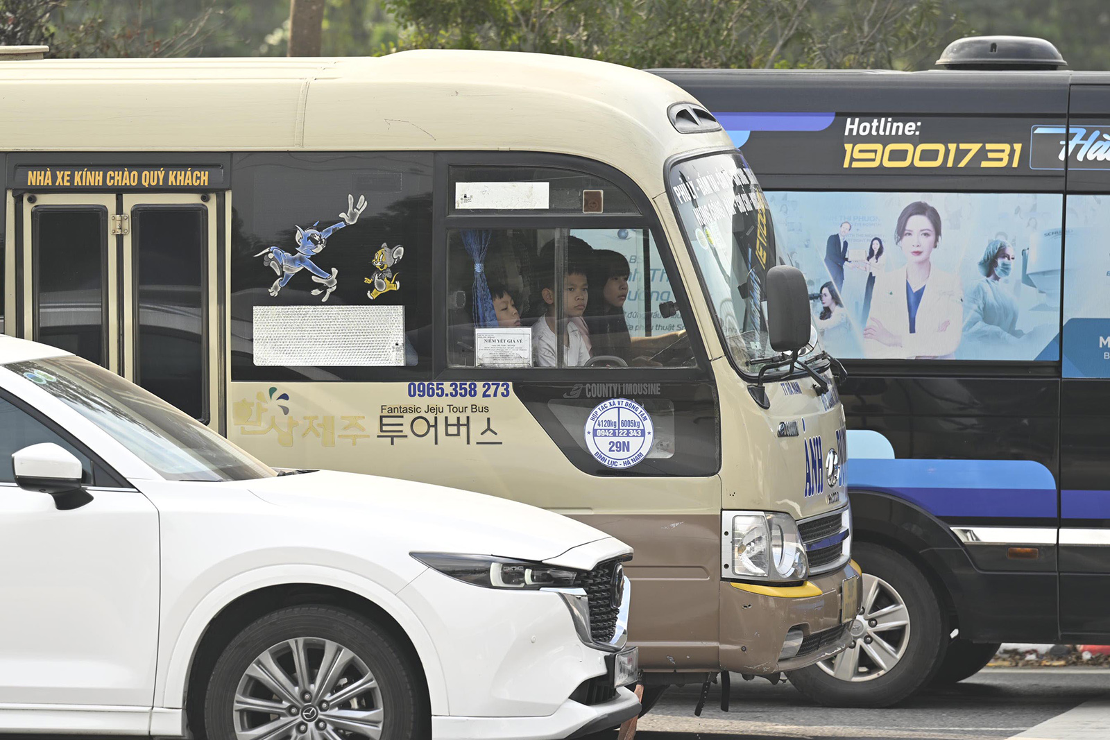 Cảnh tượng tr&ecirc;n c&aacute;c ngả đường H&agrave; Nội v&agrave; TP.HCM ng&agrave;y cuối kỳ nghỉ Tết Dương lịch- Ảnh 17.