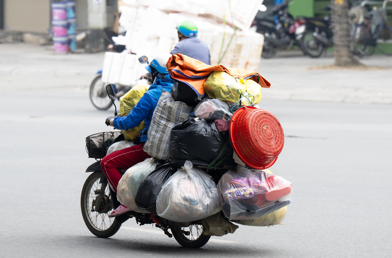 Cảnh tượng tr&ecirc;n c&aacute;c ngả đường H&agrave; Nội v&agrave; TP.HCM ng&agrave;y cuối kỳ nghỉ Tết Dương lịch- Ảnh 9.