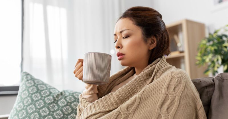 Trời c&agrave;ng lạnh c&agrave;ng dễ đột quỵ, nhồi m&aacute;u cơ tim: B&aacute;c sĩ cảnh b&aacute;o 6 c&aacute;ch giữ ấm tưởng đ&uacute;ng m&agrave; h&oacute;a ra rất nguy hiểm- Ảnh 1.