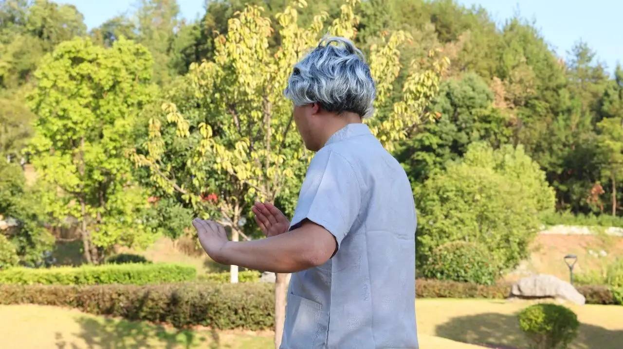 Khi người th&acirc;n hay qu&ecirc;n, ch&uacute;ng ta lại nghĩ đ&oacute; l&agrave; &ldquo;gi&agrave; rồi&rdquo; m&agrave; bỏ qua bệnh Alzheimer: Đừng chủ quan với 5 thay đổi n&agrave;y- Ảnh 2.