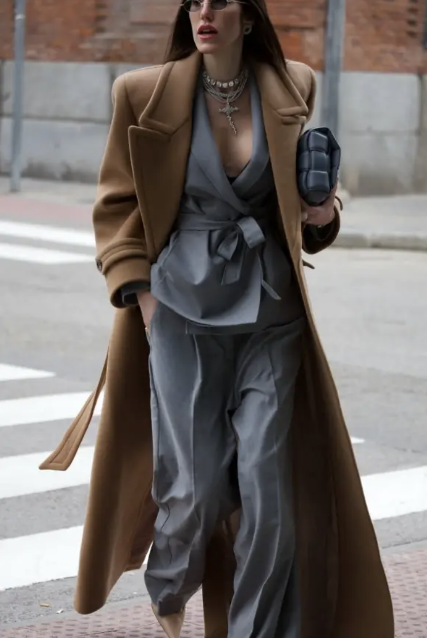 C&ocirc;ng thức d&agrave;i + d&agrave;i cho street style 2026: Sang trọng bất ngờ từ sự thỏai m&aacute;i - Ảnh 10.