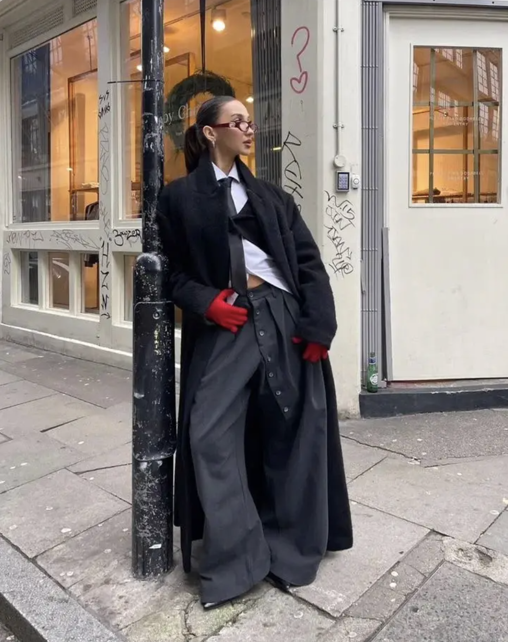 C&ocirc;ng thức d&agrave;i + d&agrave;i cho street style 2026: Sang trọng bất ngờ từ sự thỏai m&aacute;i - Ảnh 9.