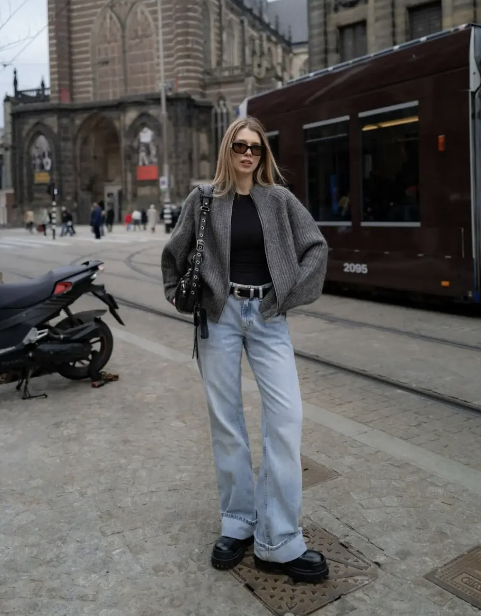 C&ocirc;ng thức d&agrave;i + d&agrave;i cho street style 2026: Sang trọng bất ngờ từ sự thỏai m&aacute;i - Ảnh 16.