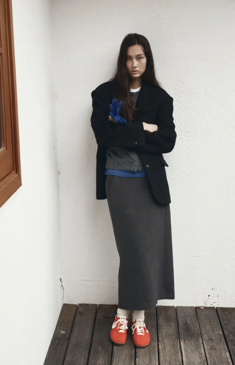 C&ocirc;ng thức d&agrave;i + d&agrave;i cho street style 2026: Sang trọng bất ngờ từ sự thỏai m&aacute;i - Ảnh 30.