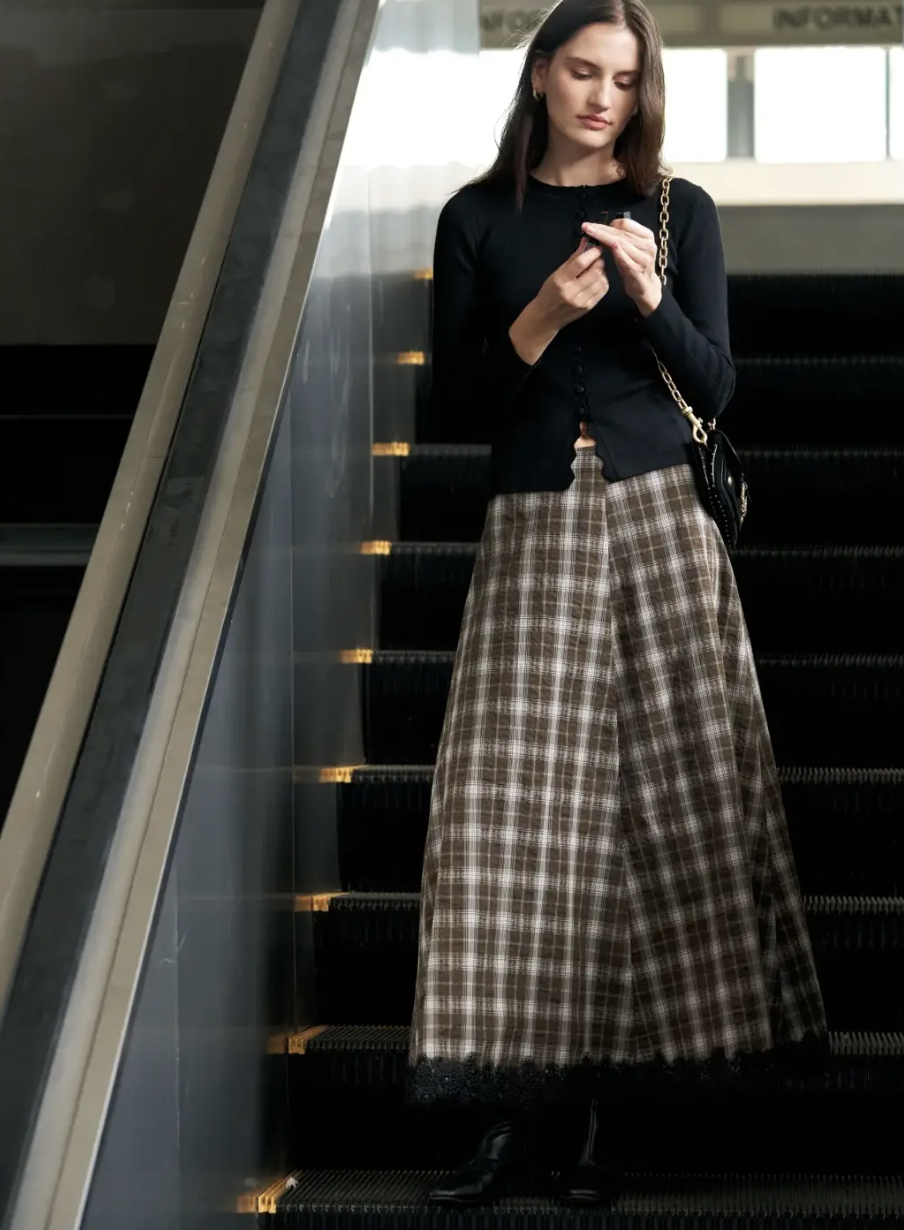 C&ocirc;ng thức d&agrave;i + d&agrave;i cho street style 2026: Sang trọng bất ngờ từ sự thỏai m&aacute;i - Ảnh 36.