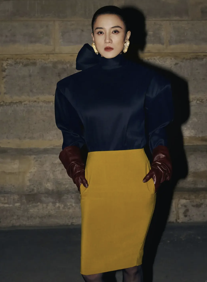 Diện đồ m&ugrave;a đ&ocirc;ng kh&ocirc;ng bị nuốt d&aacute;ng với phong c&aacute;ch Tam gi&aacute;c ngược sang trọng - Ảnh 6.