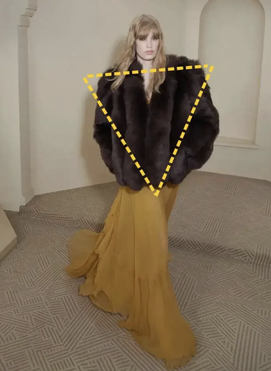 Diện đồ m&ugrave;a đ&ocirc;ng kh&ocirc;ng bị nuốt d&aacute;ng với phong c&aacute;ch Tam gi&aacute;c ngược sang trọng - Ảnh 1.